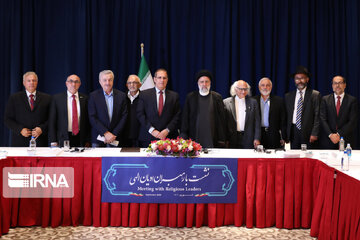 En images ; la rencontre du président iranien avec les dirigeants des religions divines