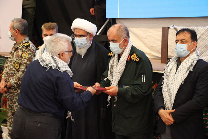 امام جمعه بوشهر: بصیرت ملت ایران توطئه های دشمن را خنثی میکند