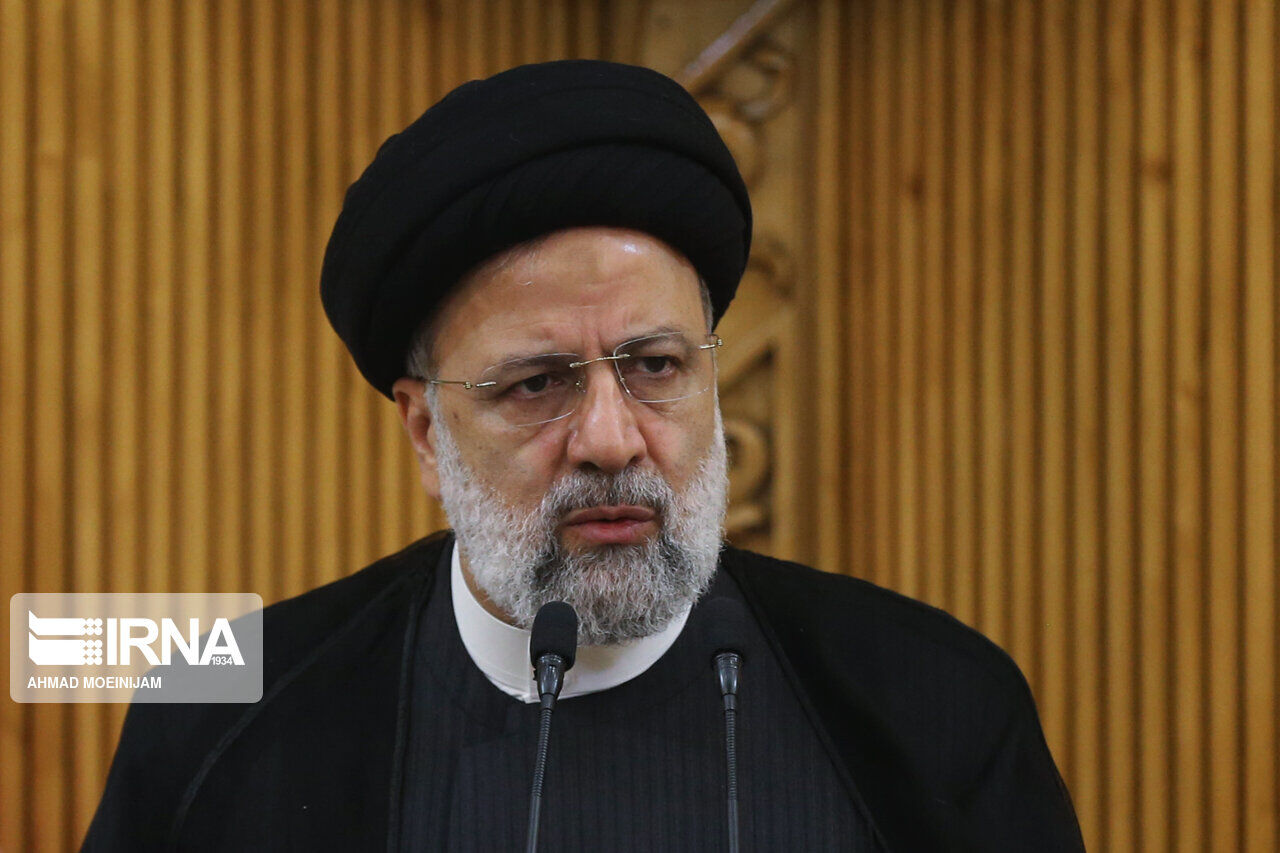 پیاده روی آیت الله رییسی از سازمان ملل تا هتل محل اقامتش+فیلم