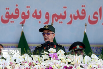 Semaine de la Défense Sacrée 2022 : Cérémonie des défilés des forces armées le 22 septembre à Téhéran.