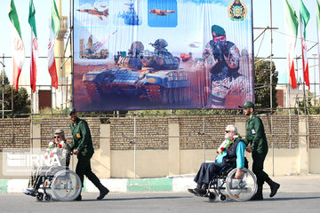 Semaine de la Défense Sacrée 2022 : Cérémonie des défilés des forces armées le 22 septembre à Téhéran.