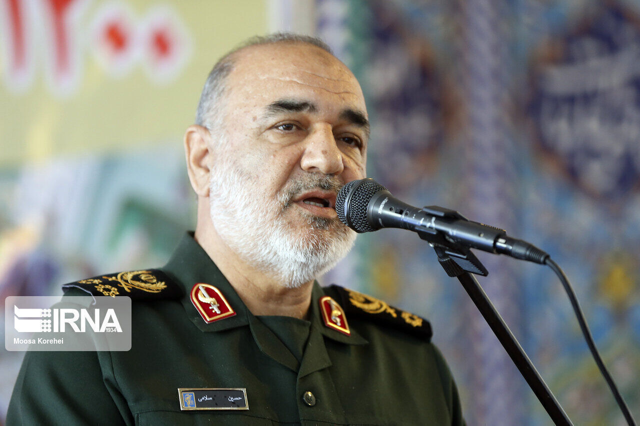 فرمانده کل سپاه: دشمن به دنبال متوقف کردن شتاب علمی ایران است 