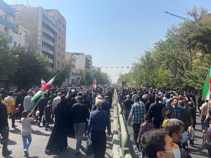 حاشیههای راهپیمایی مردم تهران در محکومیت اغتشاشات اخیر/ خروش یکصدا علیه ناامنی و آشوب