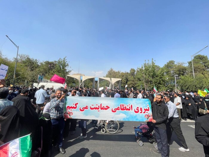 حاشیه‌های راهپیمایی مردم تهران در محکومیت اغتشاشات اخیر/ خروش یکصدا علیه ناامنی و آشوب