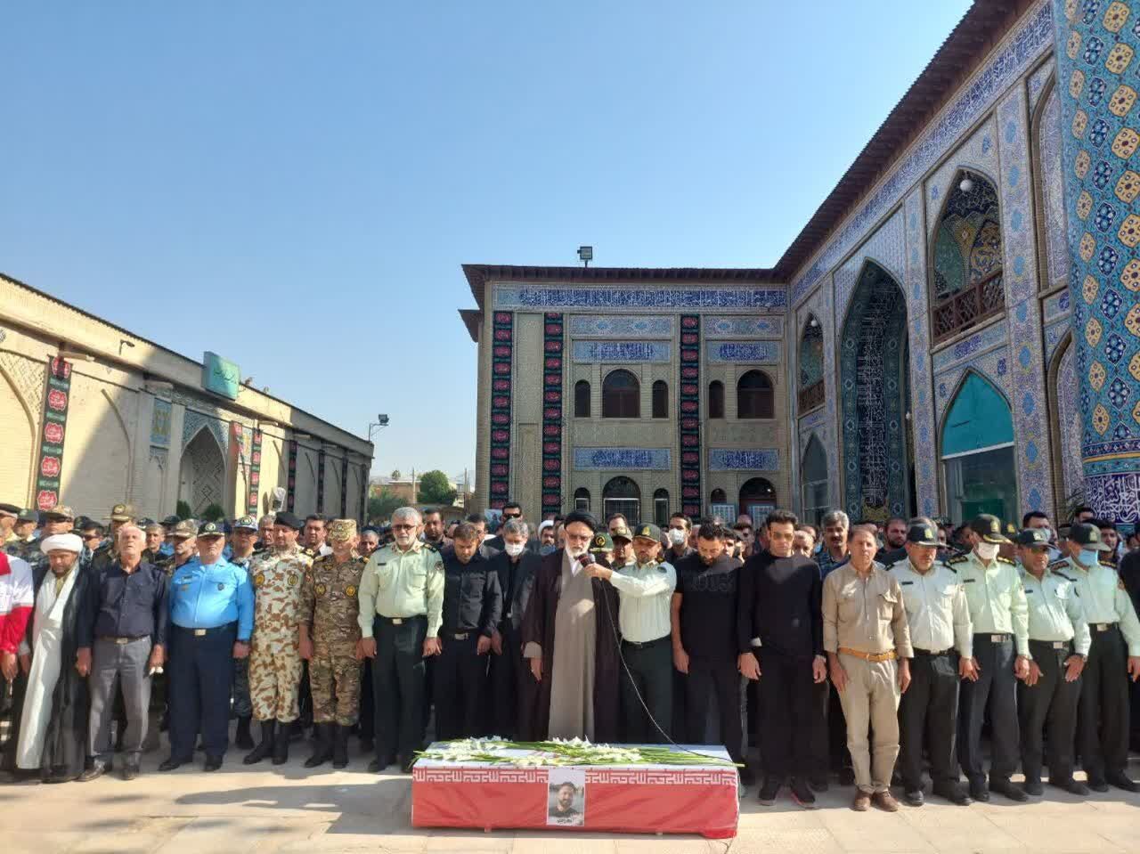 پیکر شهید مدافع امنیت "زارع مویدی" در شیراز تشییع شد
