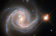 تلسکوپ هابل از یک کهکشان مارپیچی تماشایی جاسوسی می‌کند
