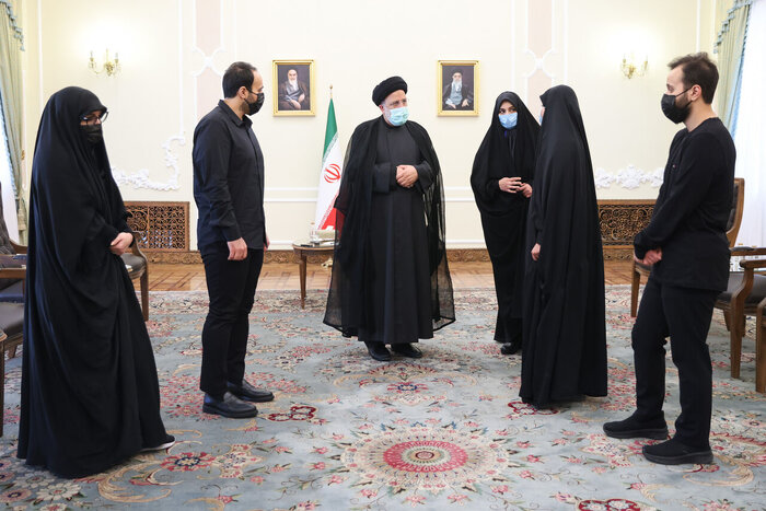 شہید سلیمانی کے اہل خانہ کی ایرانی صدر سے ملاقات