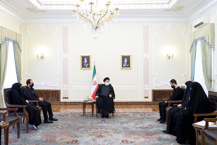 Le président Raïssi rencontre les membres de la famille du martyr Soleimani