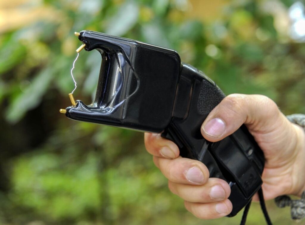 Police iranienne : 900 pistolets paralysants électriques découverts dans la province du Kurdistan