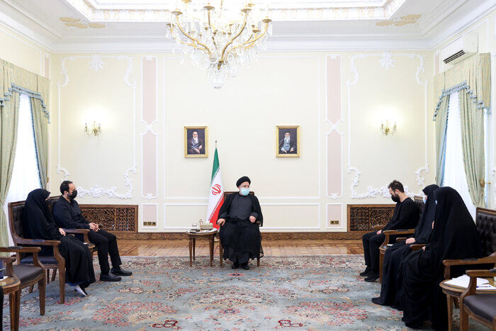 شہید سلیمانی کے اہل خانہ کی ایرانی صدر سے ملاقات