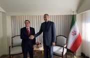 Le ministre iranien des A.E. et son homologue cubain discutent de l'élargissement des relations économiques