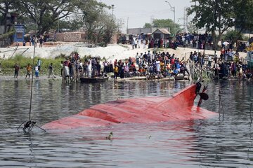 شمار کشته شدگان واژگونی قایق در بنگلادش به ۵۱ نفر رسید