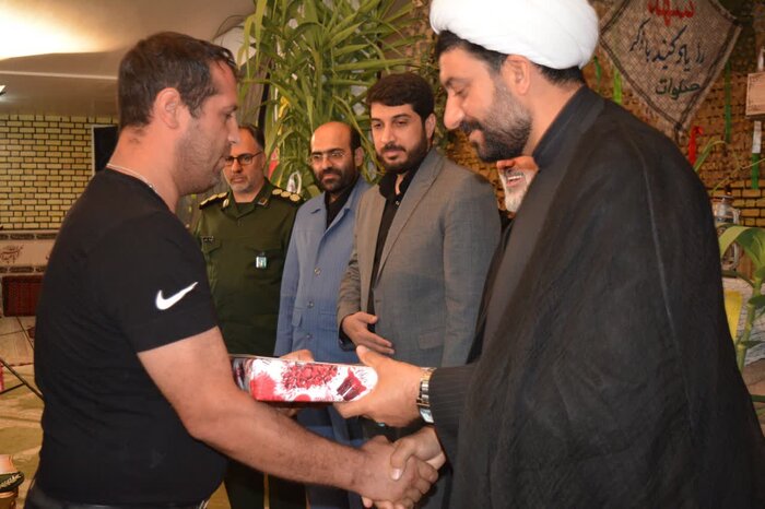 نماینده قم: جریانهای ضد انقلاب قادر به توقف حرکت پرشتاب نظام نیستند