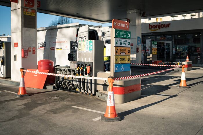 تداوم اعتصاب کارکنان توتال؛ اختلال در فعالیت ۱۹ درصد پمپ بنزینها در فرانسه