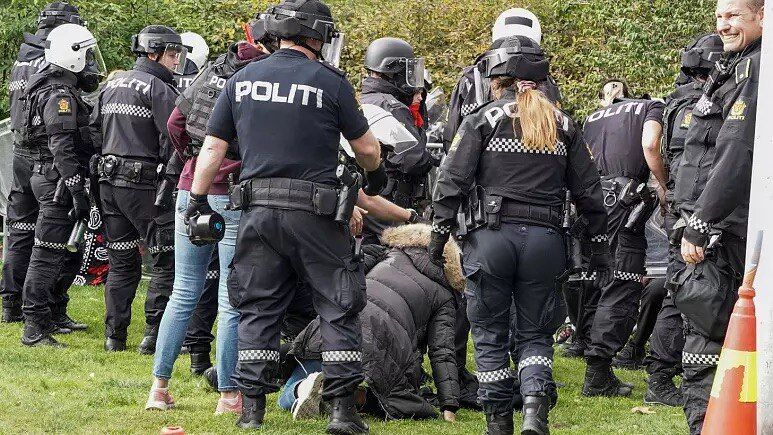 L'arrestation de 95 émeutiers devant l'ambassade d'Iran en Norvège