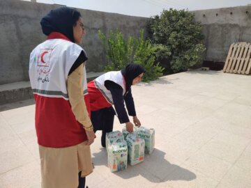 داوطلبان هلال احمر کردستان ۱۲۸ میلیارد ریال به نیازمندان کمک کردند