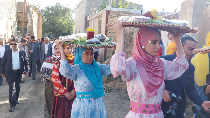 جشنواره شیره‌پزی سنتی مانیزان در ایستگاه دوازدهم 