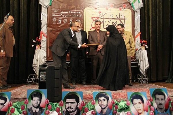 نویسندگان ناگفتههای دفاع مقدس را به گوش مردم برسانند