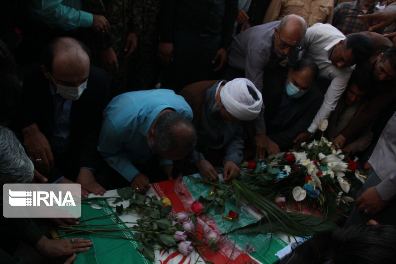 پیکر شهید مدافع امنیت «مجتبی امیری» در گلزار شهدای قشم آرام گرفت