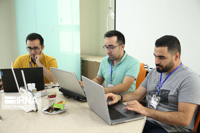 پیشرفت در حوزه برنامهنویسی با وجود محدودیتها/ نیازمند اعتماد بالادستیها هستیم