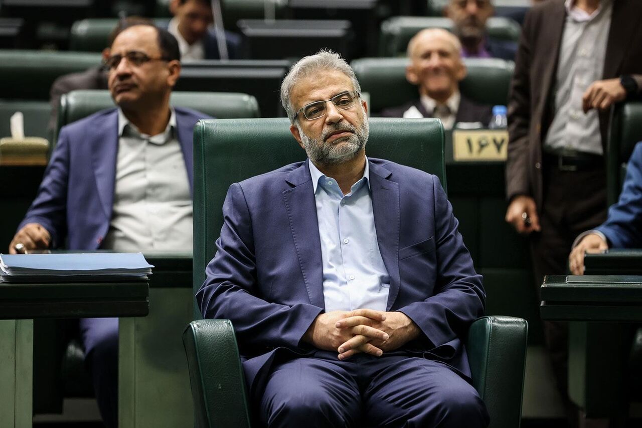 حاشیهها بر متن غلبه کرد/ اقتصاددان رای اعتماد نیاورد حاشیهها بر متن غلبه کرد/ اقتصاددان رای اعتماد نیاورد