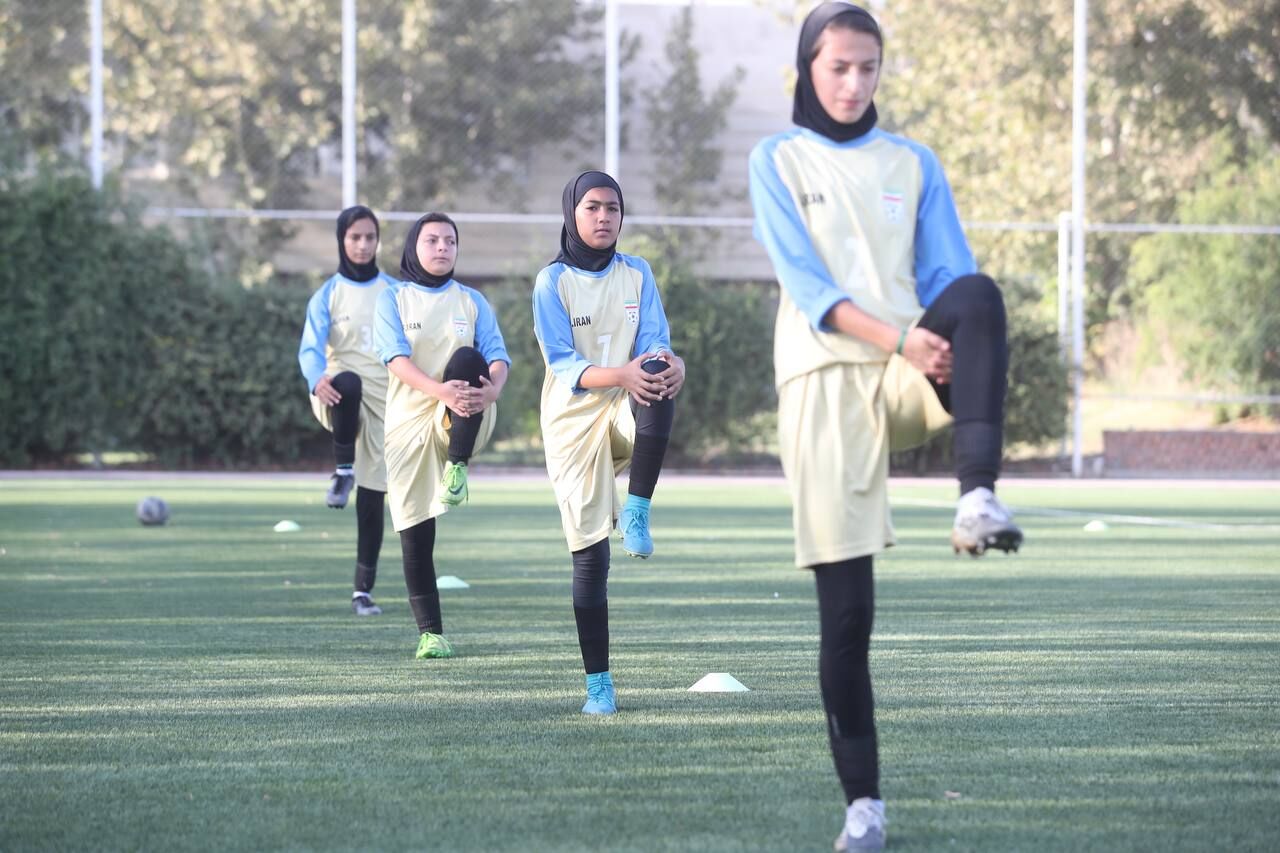 29 Spielerinnen zum iranischen Frauenfußballmannschaft-Camp eingeladen