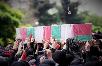 آیین استقبال از شهید گمنام در یزد برگزار شد