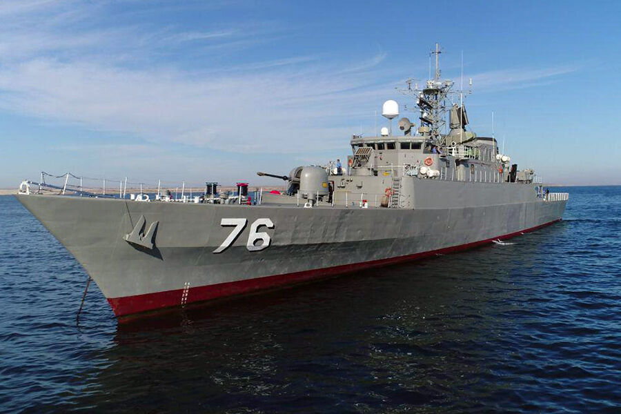 Jamaran destroyer provides Iranian ships with security in free waters