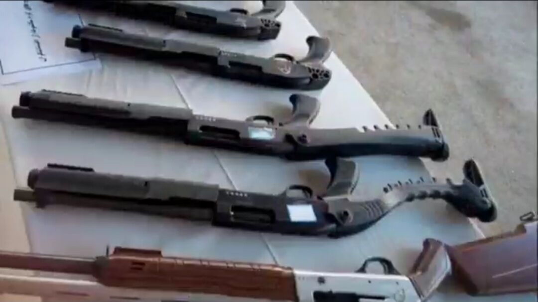 تعداد زیادی سلاح گرم و سرد از اغتشاشگران در مازندران کشف شد تعداد زیادی سلاح گرم و سرد از اغتشاشگران در مازندران کشف شد
