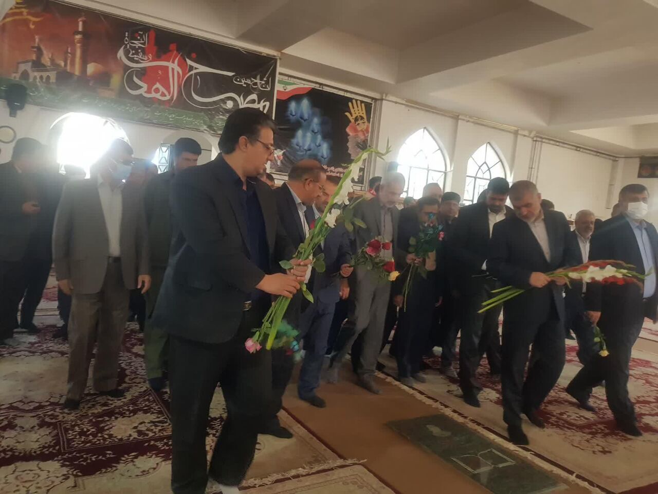 وزیر آموزش و پرورش و نایب رئیس مجلس به مقام شامخ شهدای یاسوج ادای احترام کردند وزیر آموزش و پرورش و نایب رئیس مجلس به مقام شامخ شهدای یاسوج ادای احترام کردند