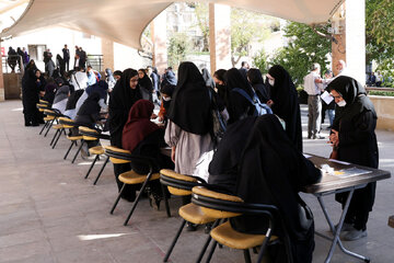 El presidente iraní participa en la ceremonia de apertura del nuevo año académico en la Universidad Al-Zahra 