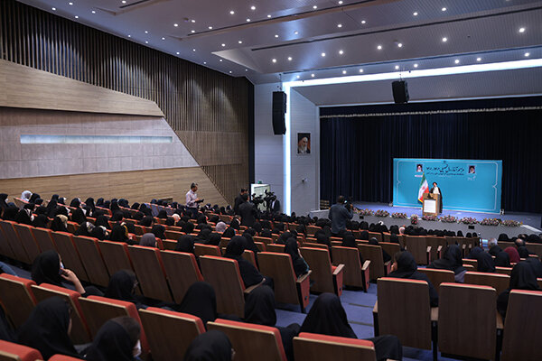 علم بدون اخلاق مفید نیست/ ۶۰ درصد دانشجویان کشور را دختران تشکیل میدهند