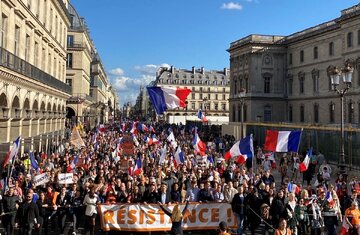 Frexit : les manifestations massives anti-OTAN et anti-UE à Paris
