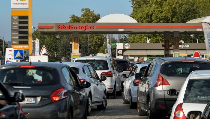 تداوم اختلال در جایگاههای عرضه سوخت در فرانسه