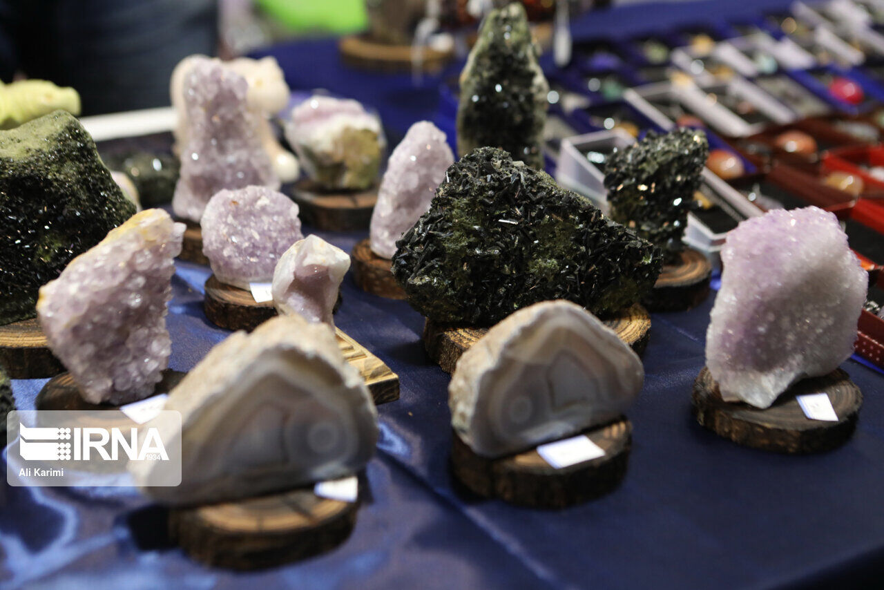 افتتاح المعرض الدولي للأحجار في محافظة مركزي افتتاح المعرض الدولي للأحجار في محافظة مركزي