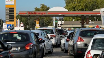 France: Prolongation de la grève des salariés du secteur de l'énergie et la fermeture de plus de 2 200 stations-service