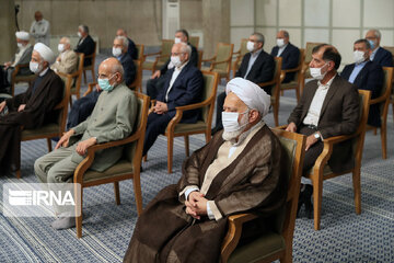 La réunion des membres du conseil de discernement avec le Guide de la révolution islamique