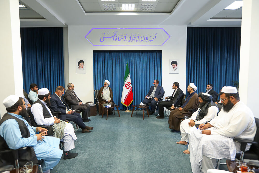 امام جمعه قزوین : "امر به وحدت" مهمترین امر به معروف است امام جمعه قزوین : "امر به وحدت" مهمترین امر به معروف است