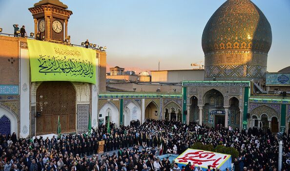 پرچم های شادی در شهر ری قبله تهران در آستانه ۱۷ ربیع الاول برافراشته شد