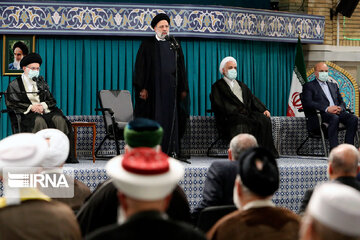 Leader receives participants at the Intl' Islamic Unity Conference