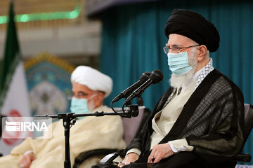 Leader receives participants at the Intl' Islamic Unity Conference