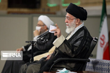 Leader receives participants at the Intl' Islamic Unity Conference