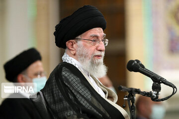 Leader receives participants at the Intl' Islamic Unity Conference