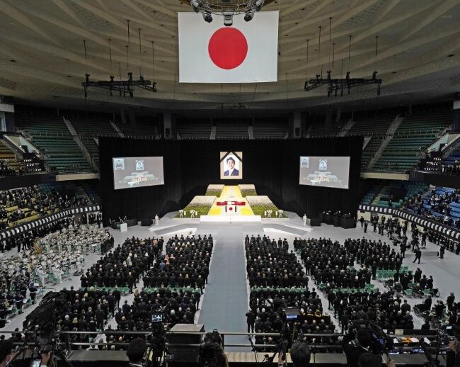 پاسخ دولت ژاپن به انتقادها درمورد تشییع جنازه رسمی شینزو آبه 