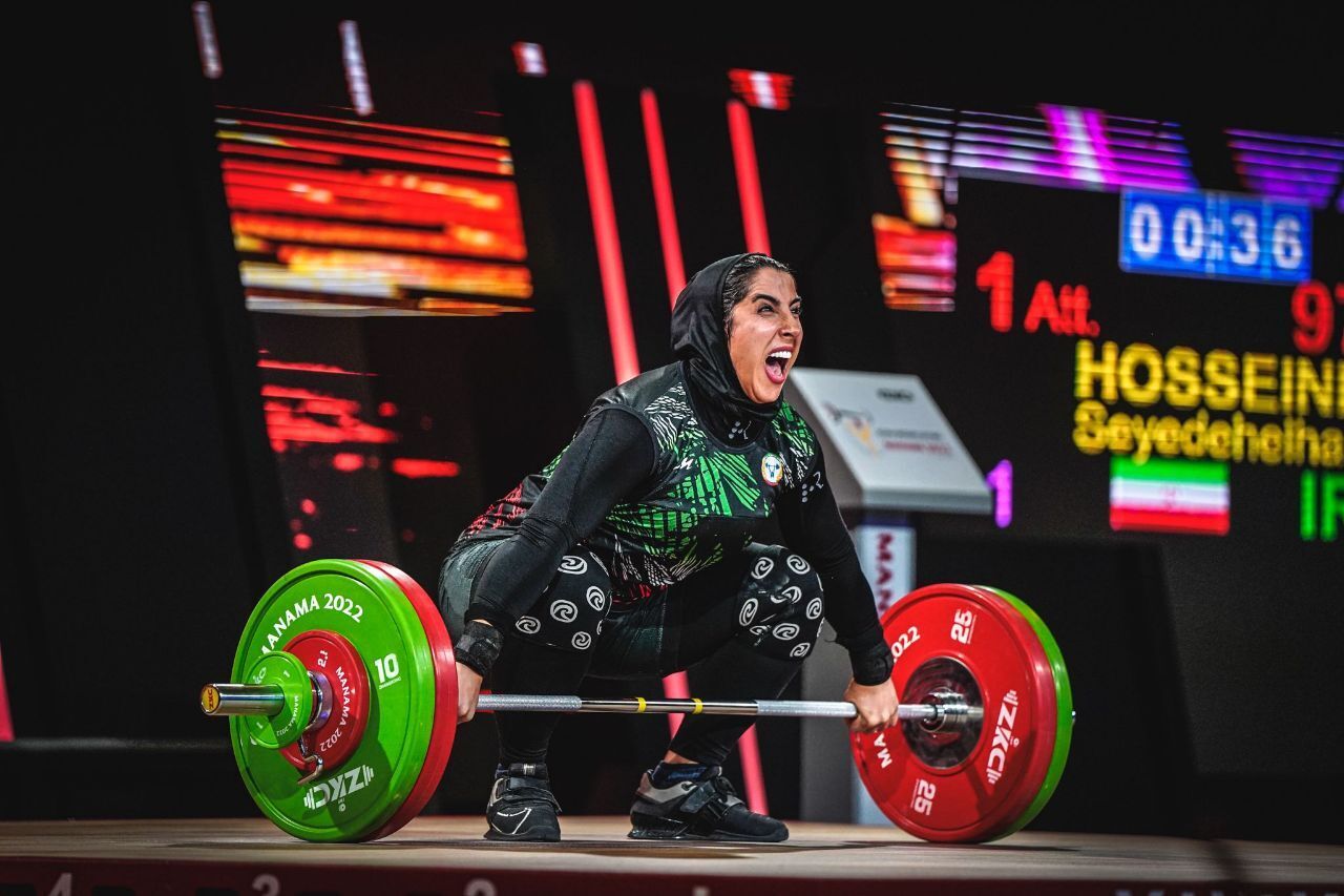 الرباعة الهام حسيني تمنح ايران اول ذهبية لرفع الاثقال للسيدات الرباعة الهام حسيني تمنح ايران اول ذهبية لرفع الاثقال للسيدات