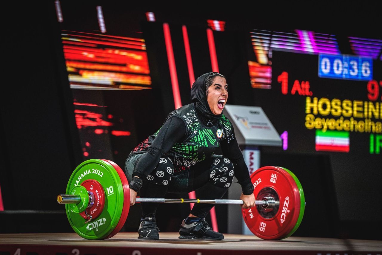 La atleta iraní hace historia en Campeonato Asiático de Halterofilia