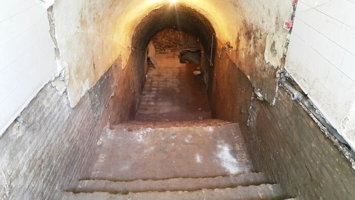 آبانبار اسحاقخان تربتحیدریه، گردگیری از یک بنای تاریخی