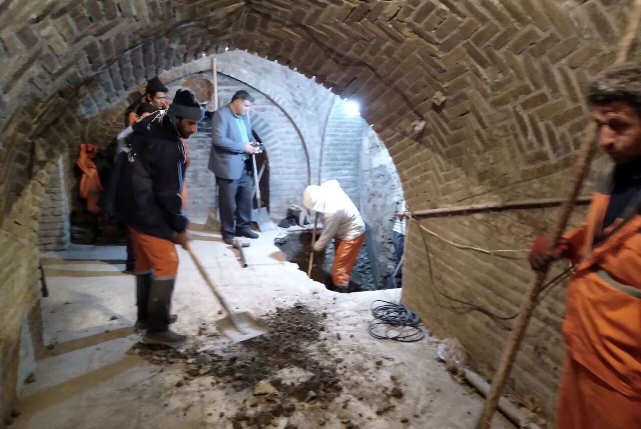 آبانبار اسحاقخان تربتحیدریه، گردگیری از یک بنای تاریخی آبانبار اسحاقخان تربتحیدریه، گردگیری از یک بنای تاریخی