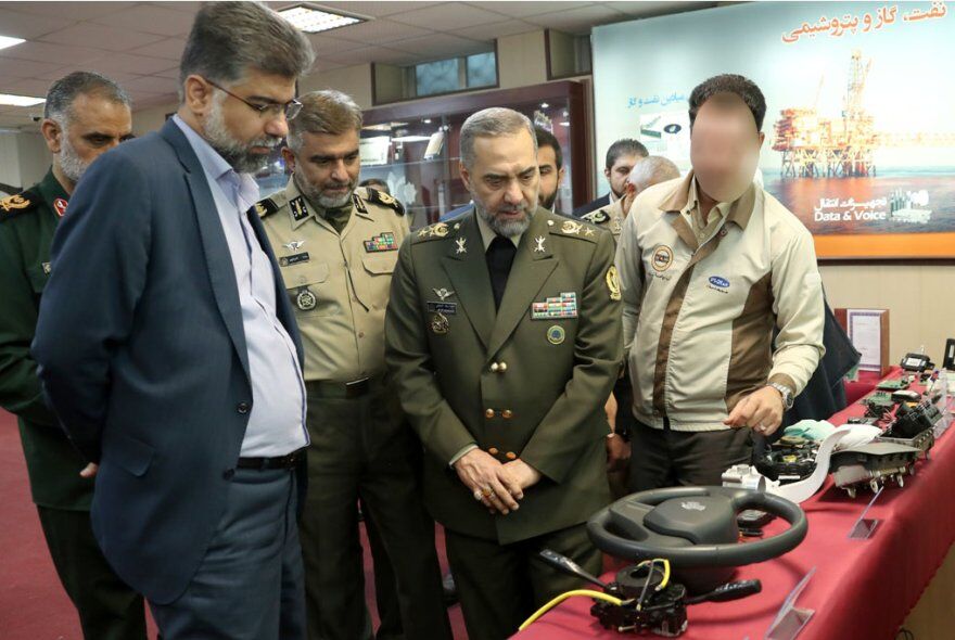 Defense minister says Iran’s electronics industry is at global scale