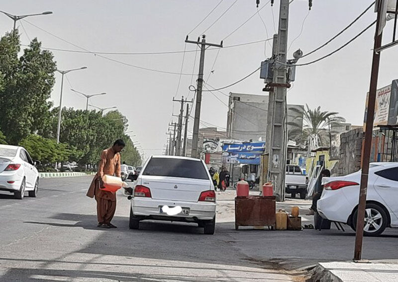 صفهای طولانی دریافت سوخت در زاهدان؛ از تعطیلی جایگاه تا قاچاق
